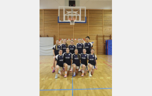 Les U18F1 sont fières de porter leurs nouveaux sur-maillots